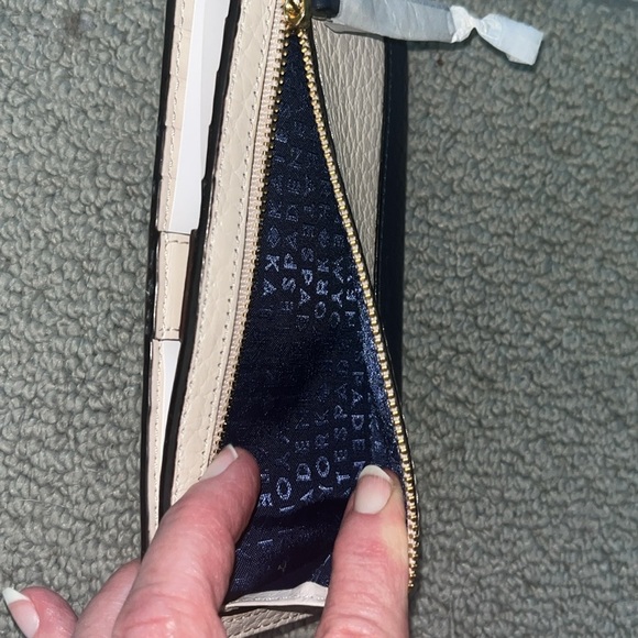 Kate Spade. Bay Street Stacey Wallet long bifold NWT Cream/ Navy pebbled leather - Picture 9 of 17